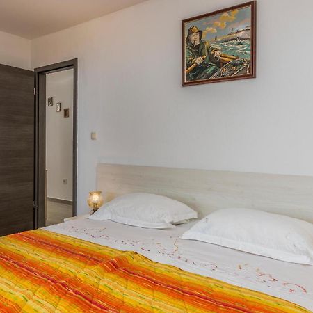 Lovely Apartment In Mali Losinj With Kitchen Exterior foto