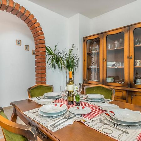 Lovely Apartment In Mali Losinj With Kitchen Exterior foto