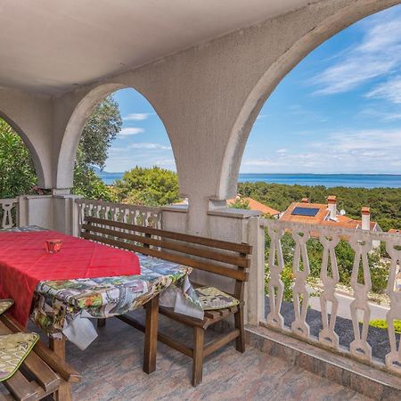Lovely Apartment In Mali Losinj With Kitchen Exterior foto