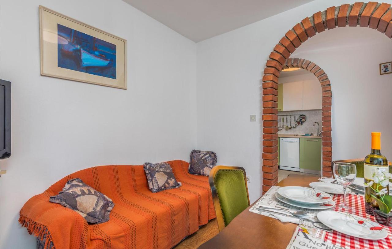 Lovely Apartment In Mali Losinj With Kitchen Exterior foto
