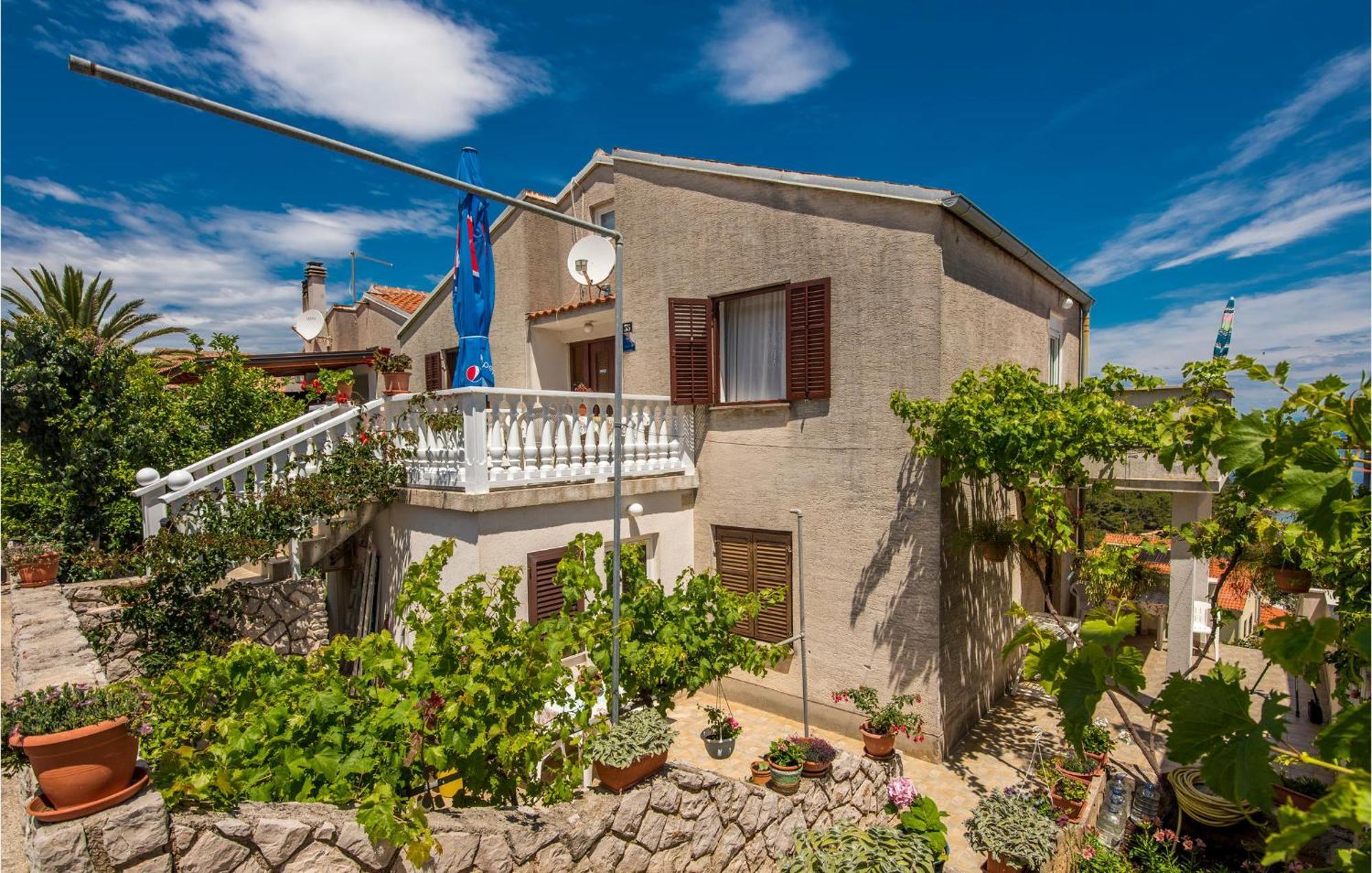 Lovely Apartment In Mali Losinj With Kitchen Exterior foto