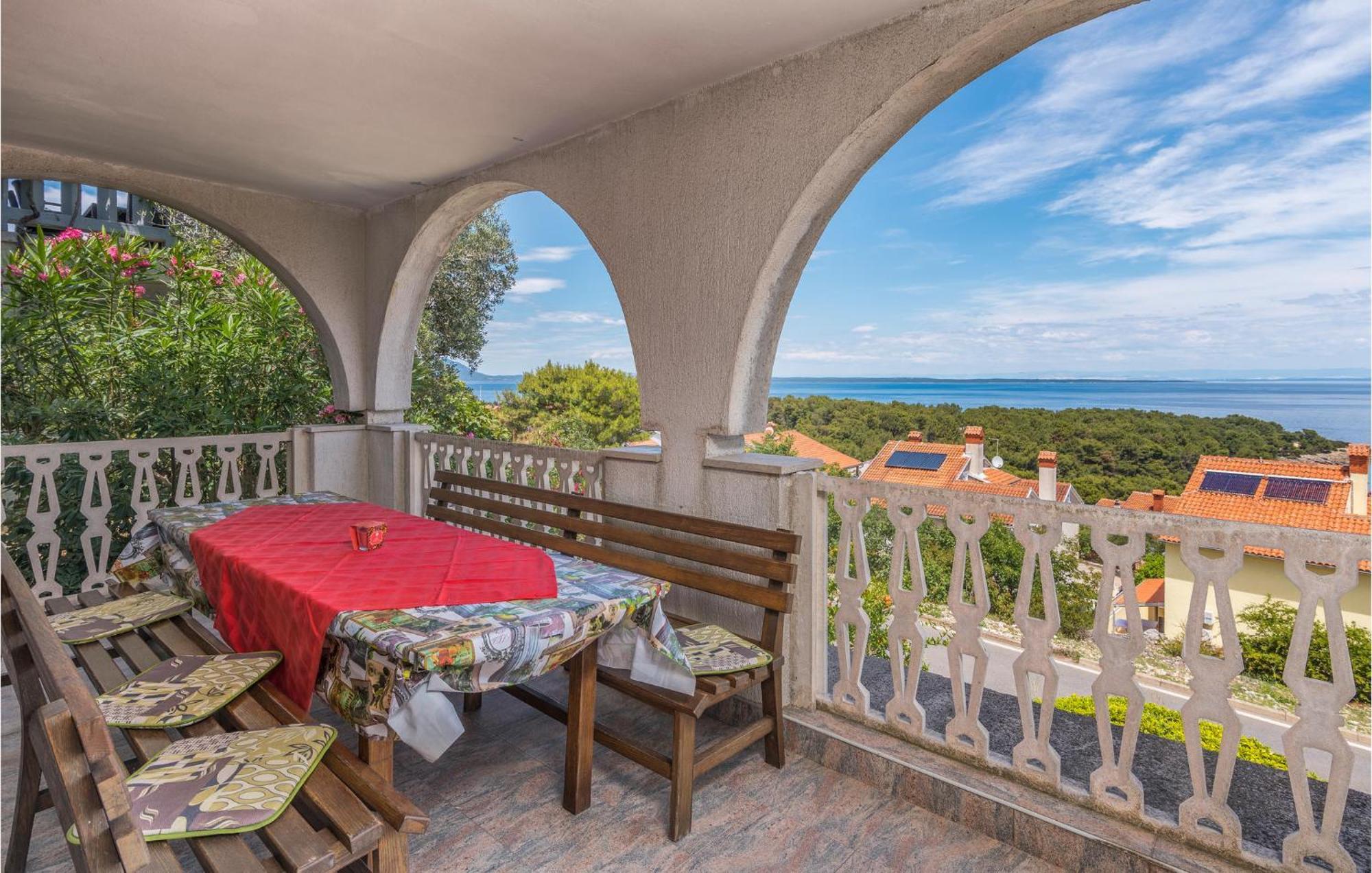 Lovely Apartment In Mali Losinj With Kitchen Exterior foto
